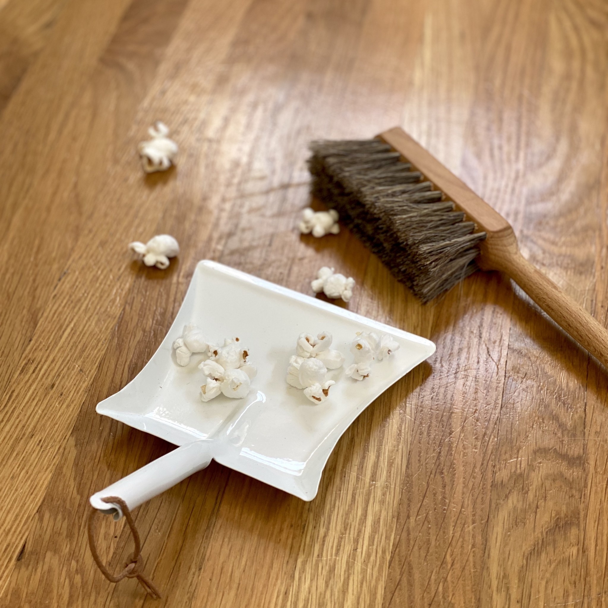 Children's White Dust Pan - 5"