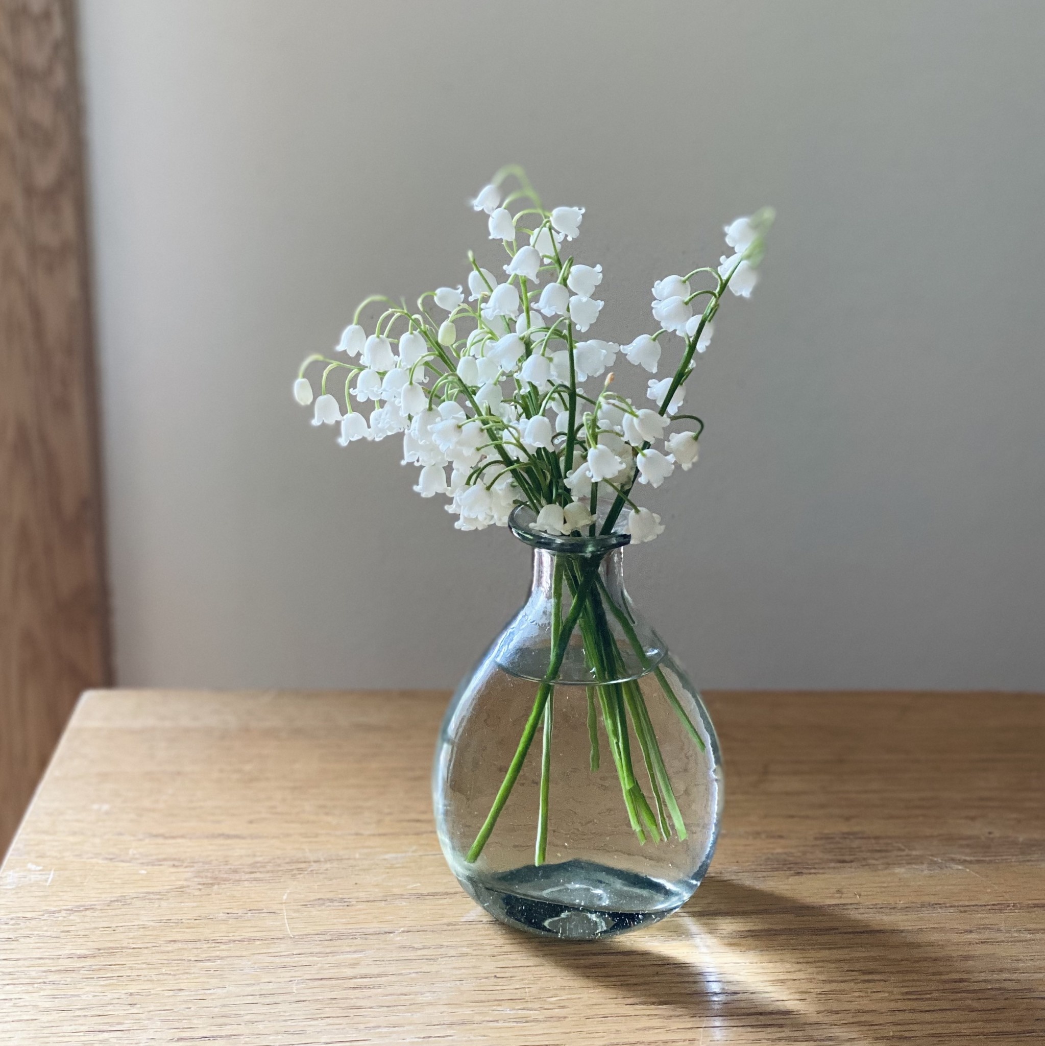 Handblown Mexican Recycled Curved Glass Bud Vase 4.5in