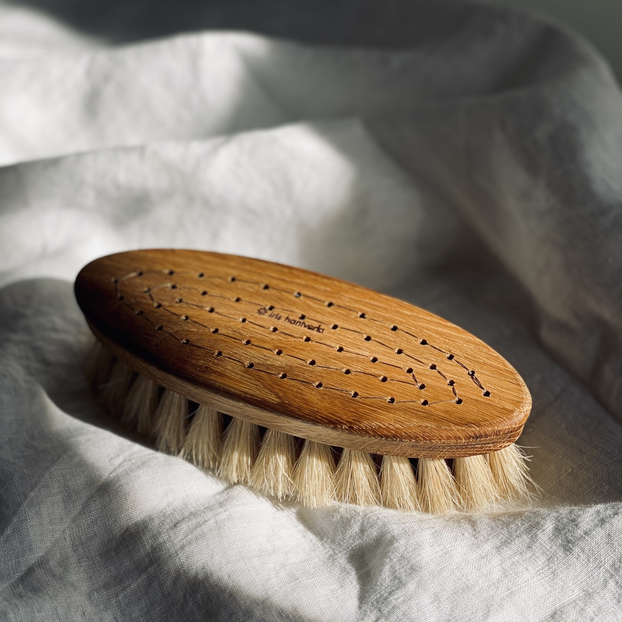 Iris Hantverk Swedish Handleless Oval Bath + Dry Body Brush- Soft Horsehair