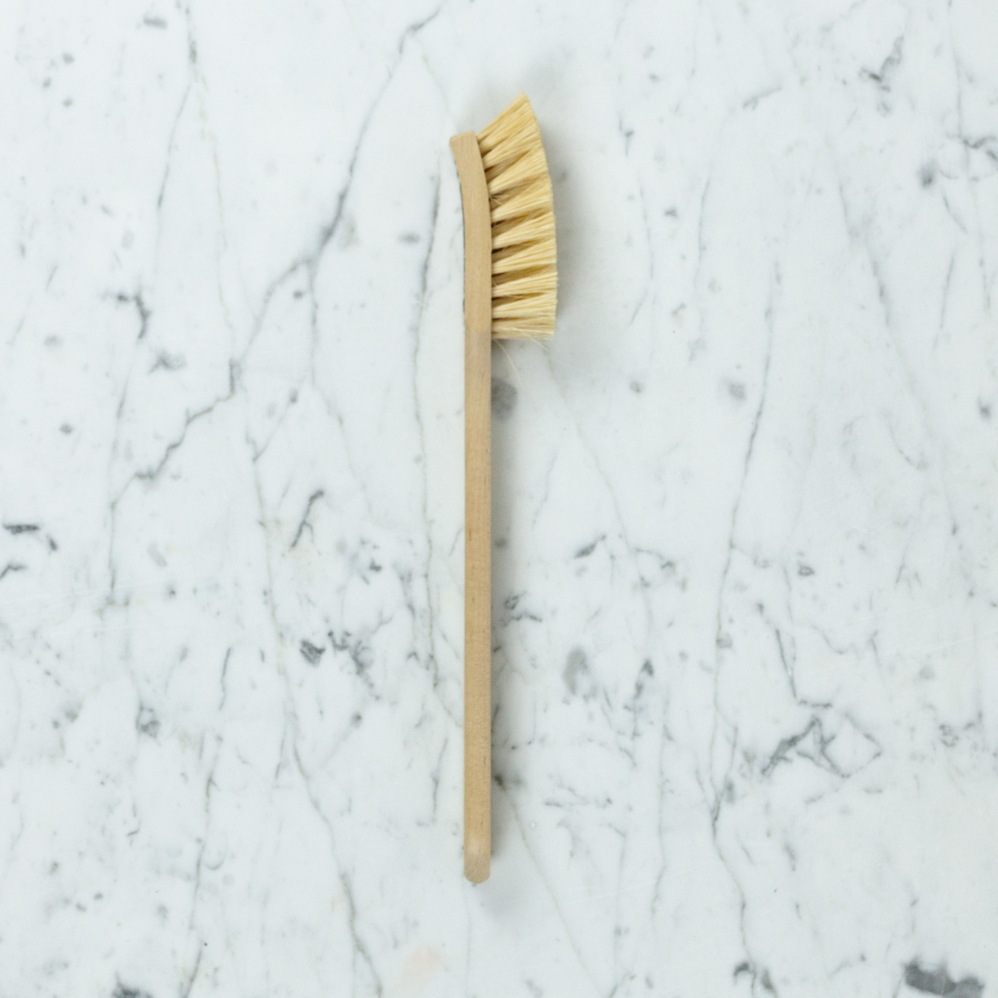 Iris Hantverk Swedish Long Handle Dish Brush - Stiff Tampico Bristles