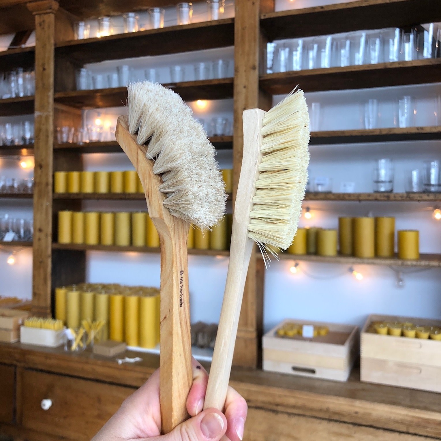 Iris Hantverk Swedish Long Handle Dish Brush - Stiff Tampico Bristles