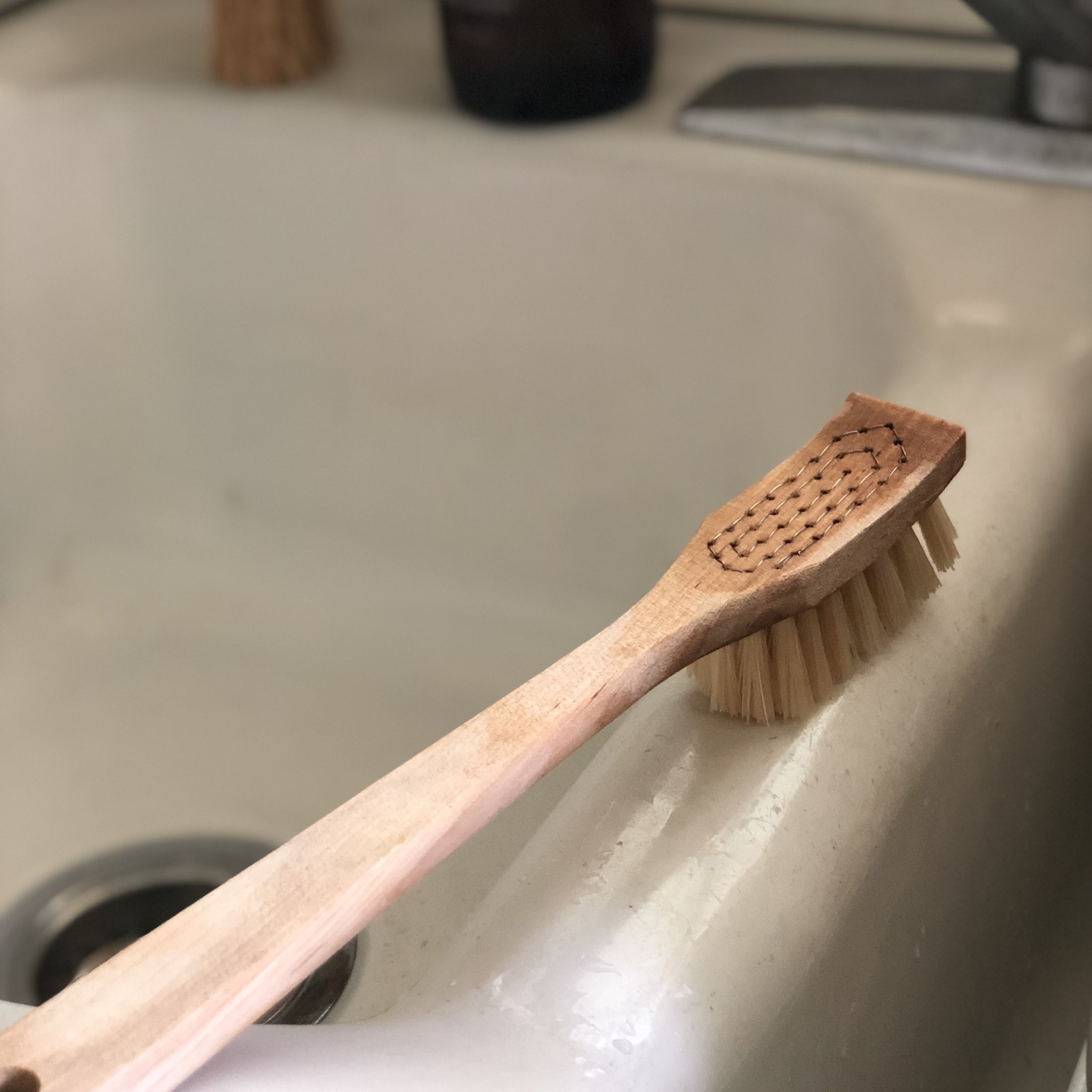 Iris Hantverk Swedish Long Handle Dish Brush - Stiff Tampico Bristles