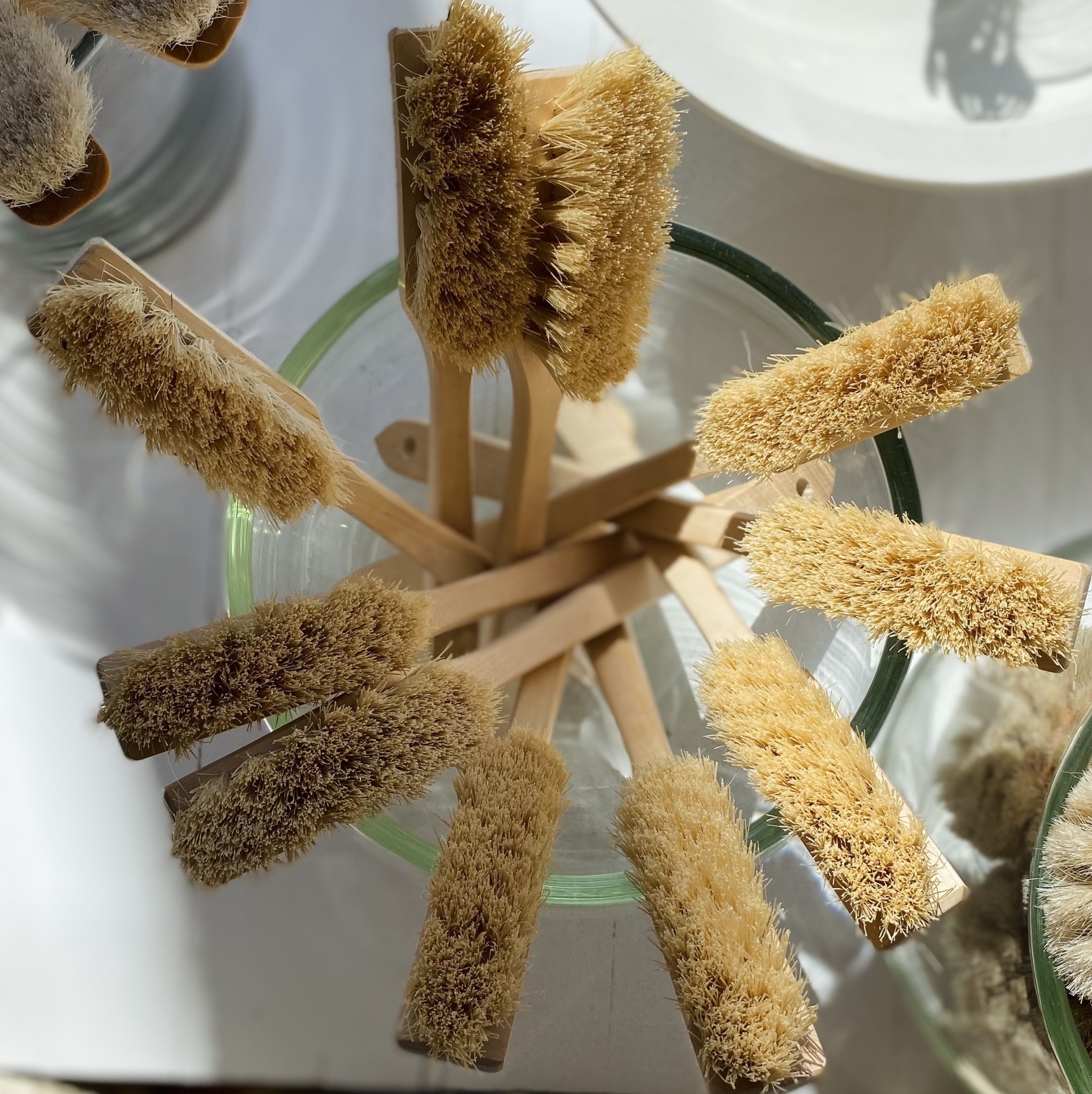 Iris Hantverk Swedish Long Handle Dish Brush - Stiff Tampico Bristles