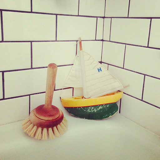 Iris Hantverk Swedish Stand Up Bath Tub Cleaning Brush - Birch